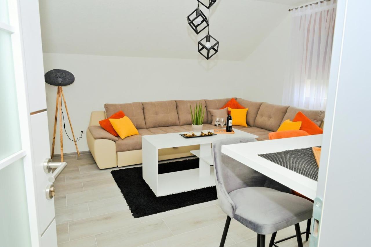 Lola's House 3*